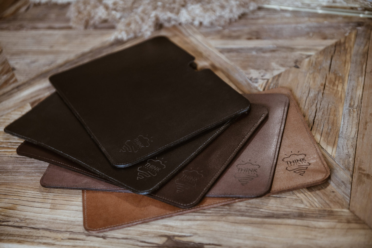 Skórzane etui na MacBook 13" Pro/Air - czarne